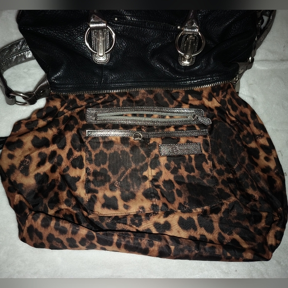 B. Makowsky 3-Tone Crossbody Leather Bag. - Picture 15 of 16